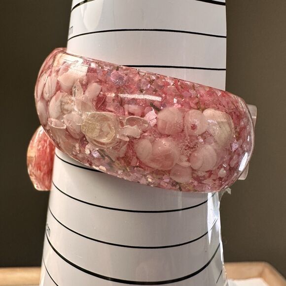 Lucite Confetti Pink Glitter Bypass Bracelet Clip Earring Set Seashells Vintage - Picture 10 of 11